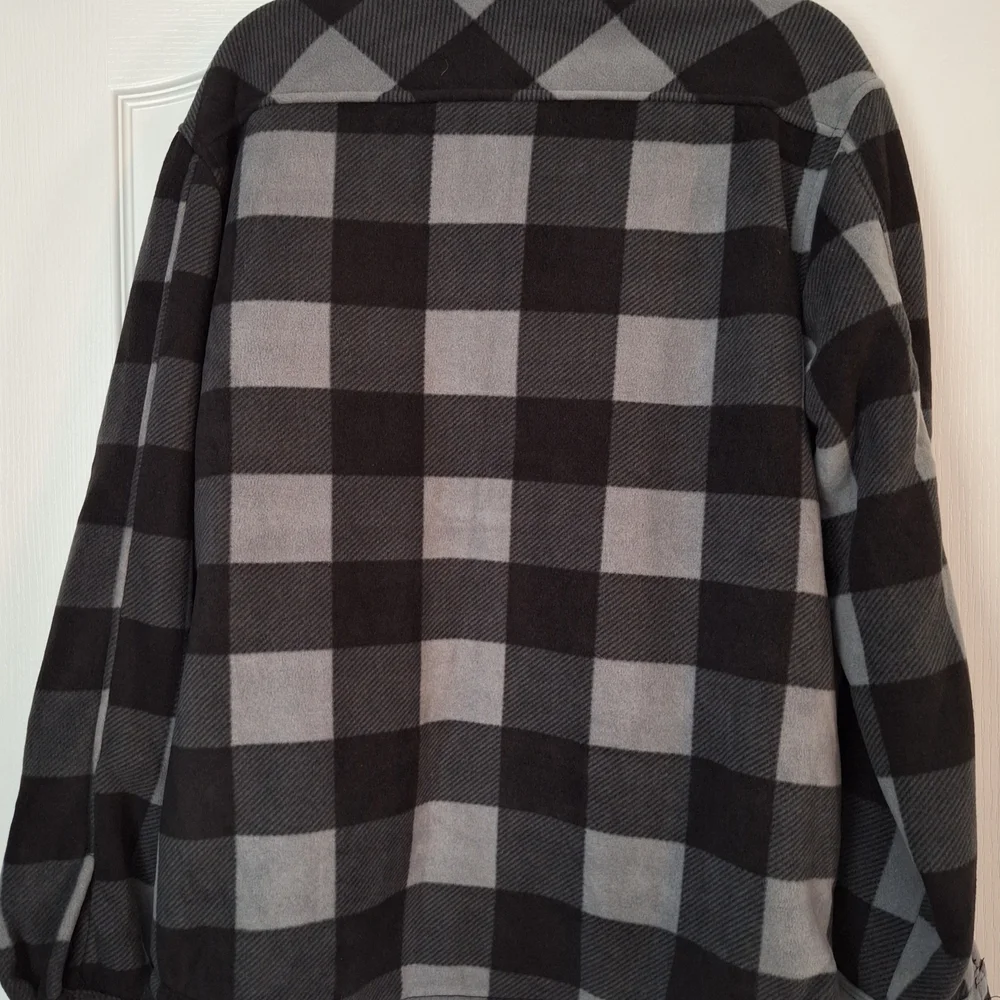 Men's Classic Checkered Shirt Jacket - Picture 2 of 9